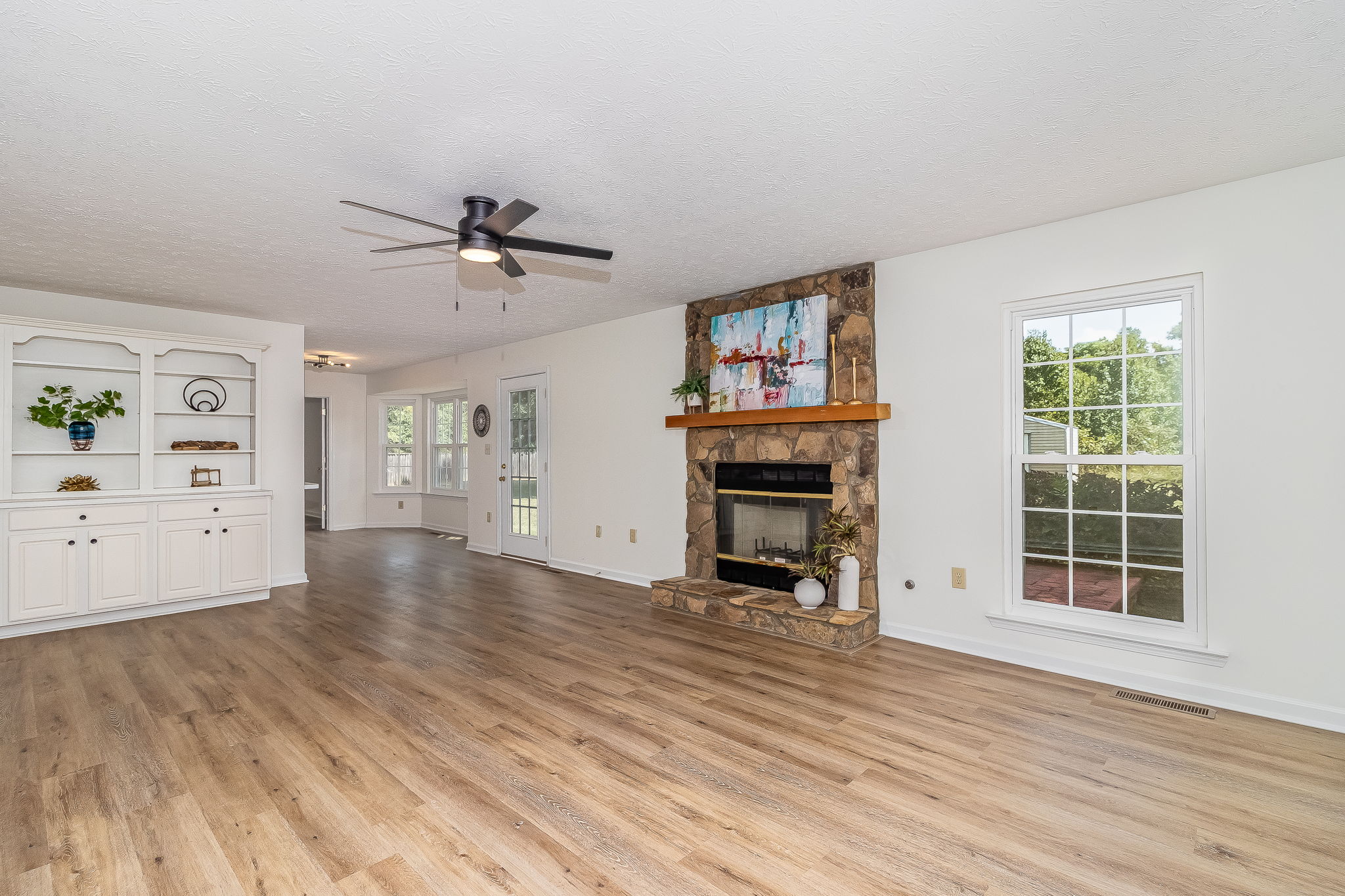 Living Room/Dining Room