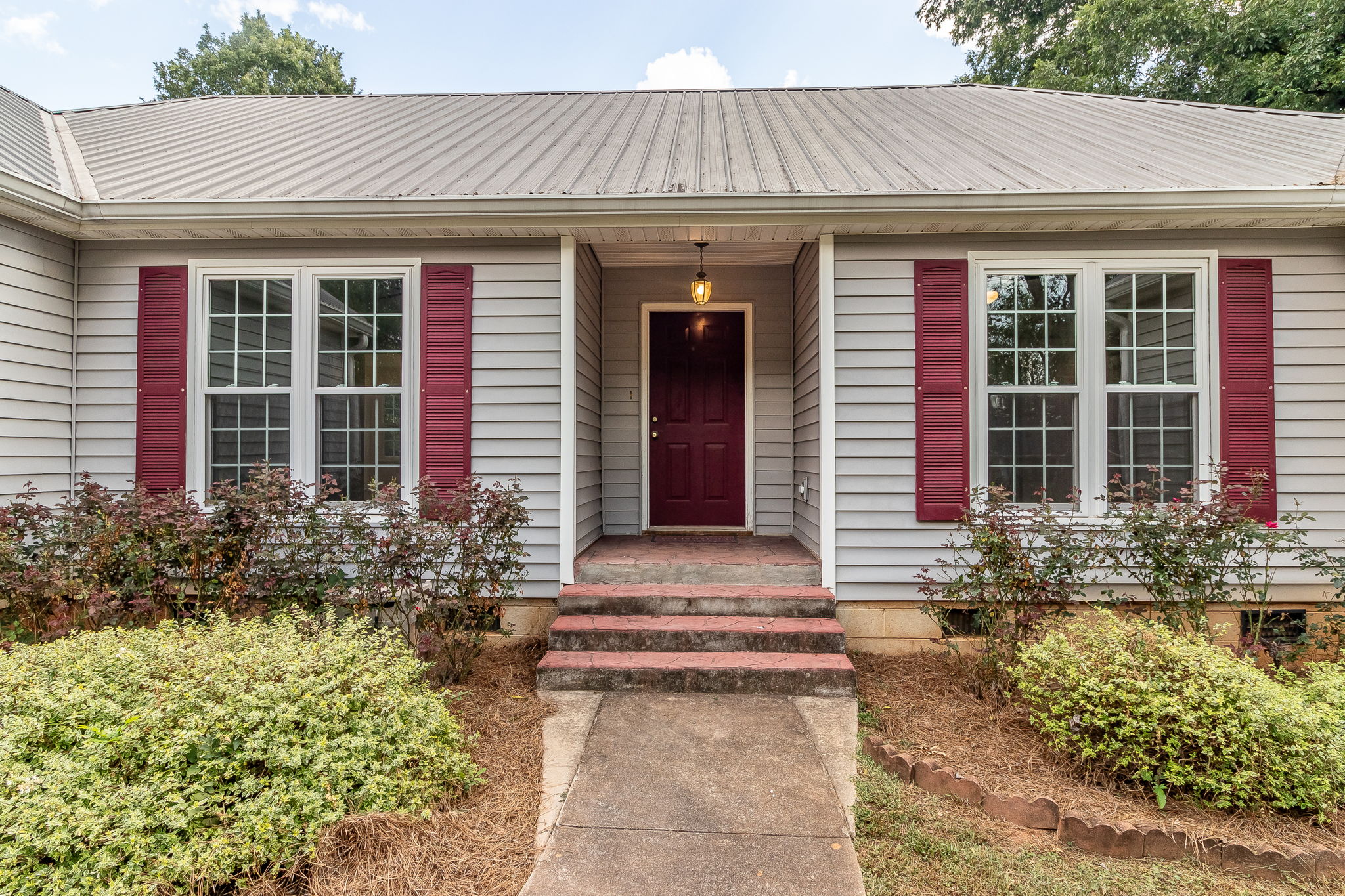 Front Porch/Entrance