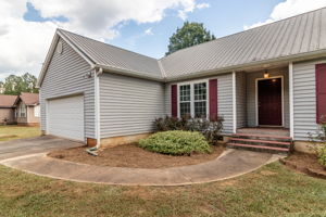 Front Porch/Entrance
