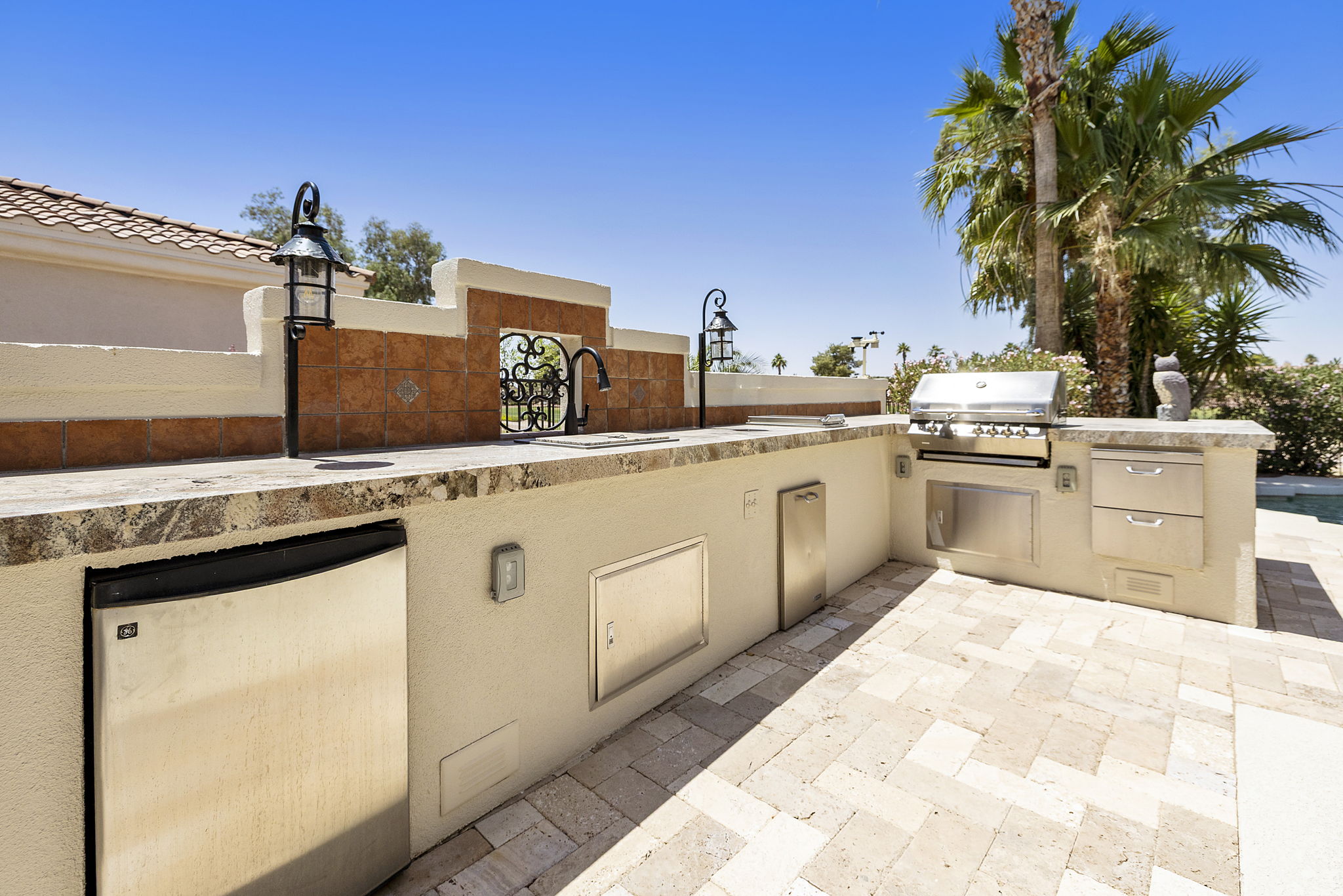 Outdoor kitchen
