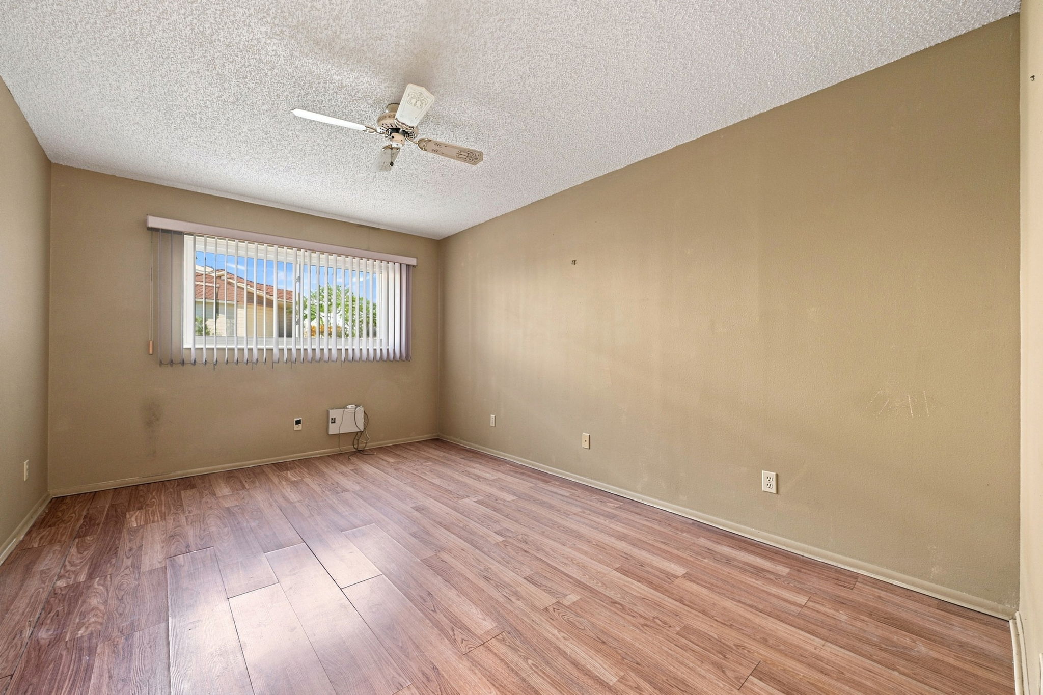 Primary Bedroom1a