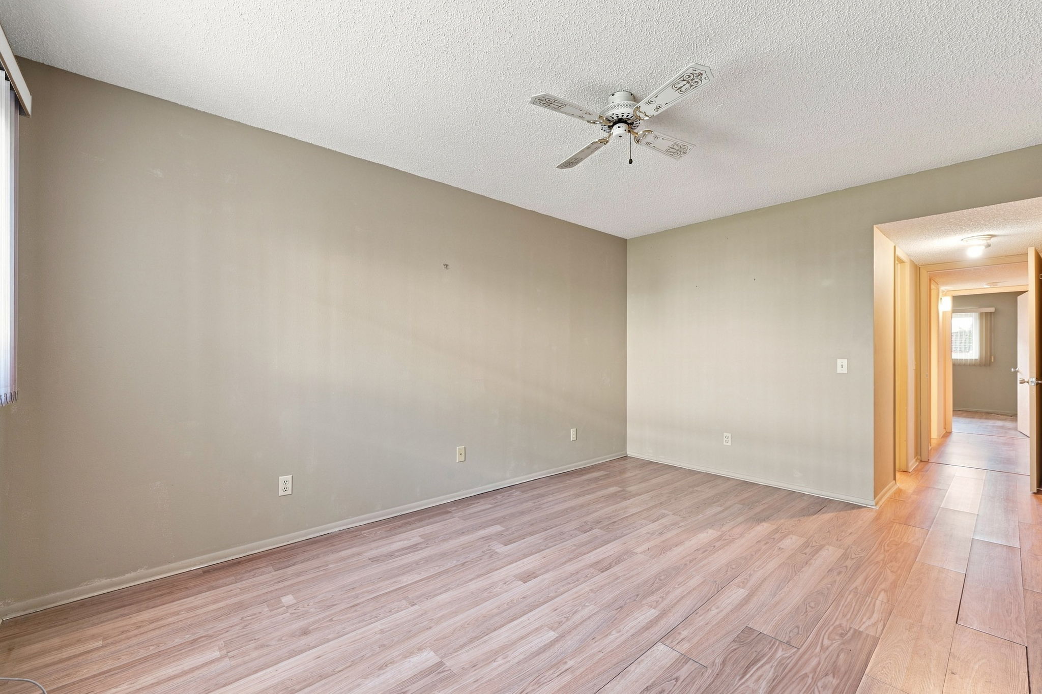Primary Bedroom1b