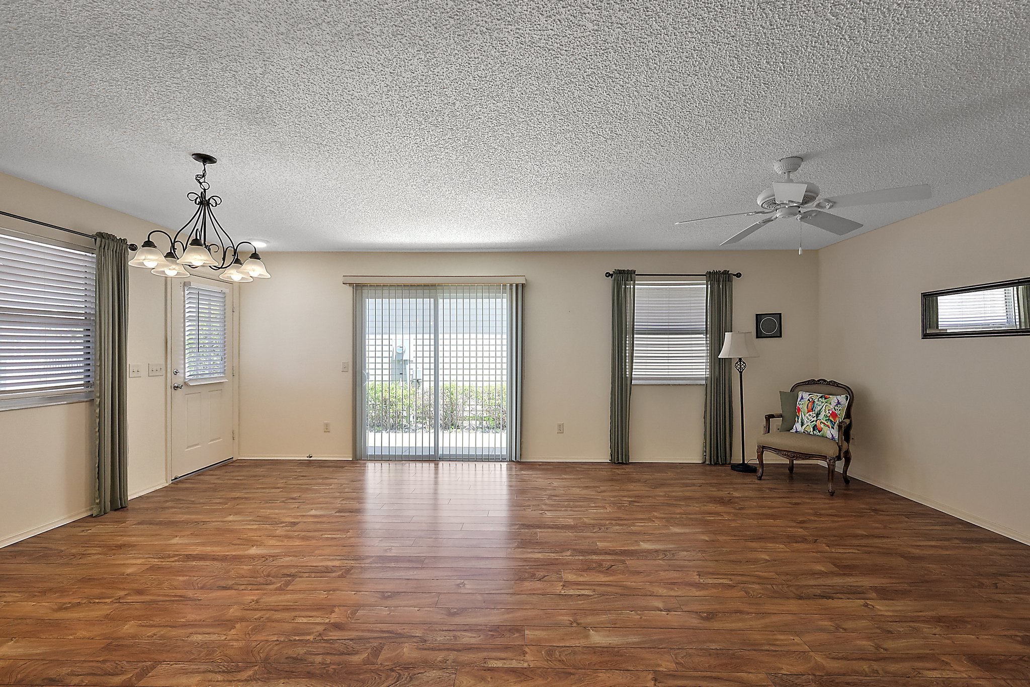 Living Room/Dining Room