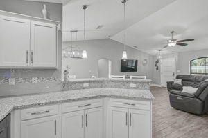 2298 Grandview Dr-15