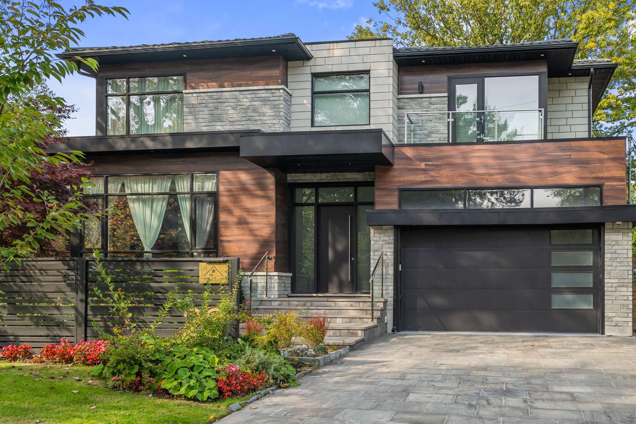 23 Alderdale Ct Toronto, ON M3B 2H8