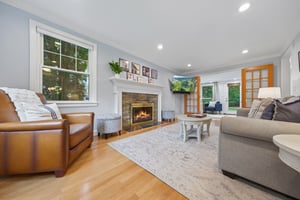 The living spaces at 23 Benvenue unfold beautifully for everyday life - a warm and welcoming living room.