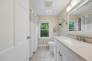 2nd floor hall bath