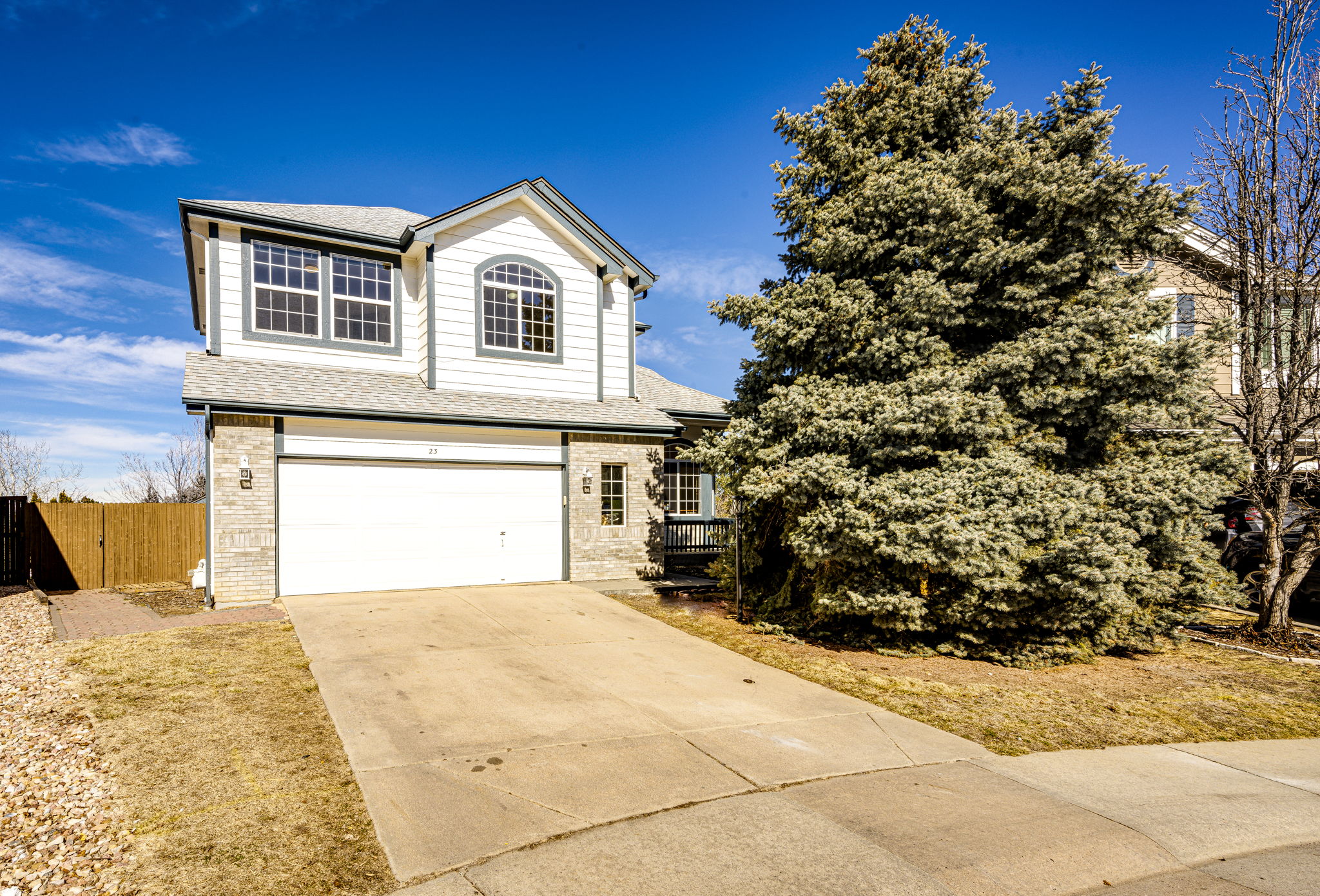 Must see this spacious 2 story home in Highlands Ranch!