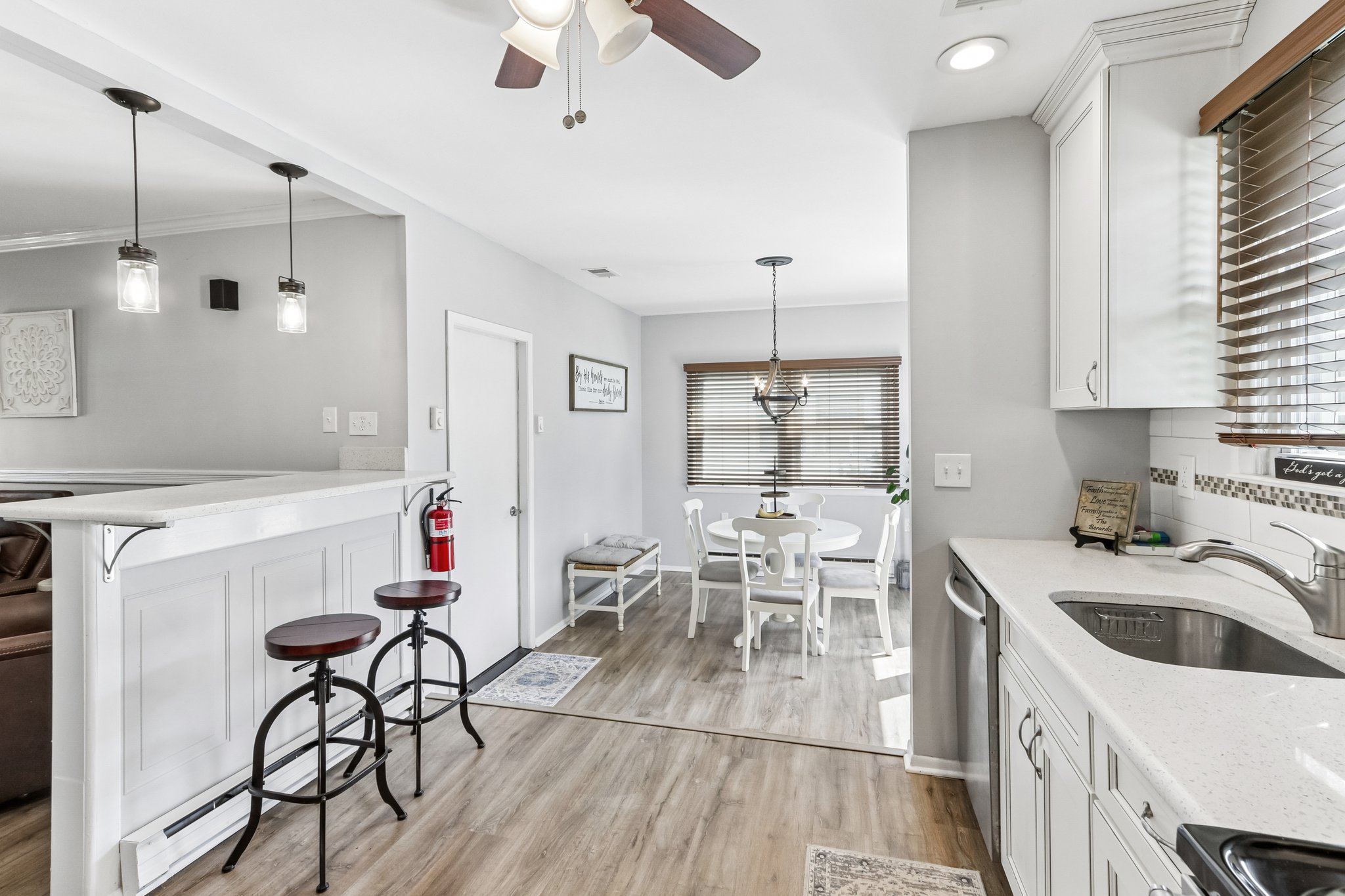 Chelsea Dr 70-S2404-026.jpg