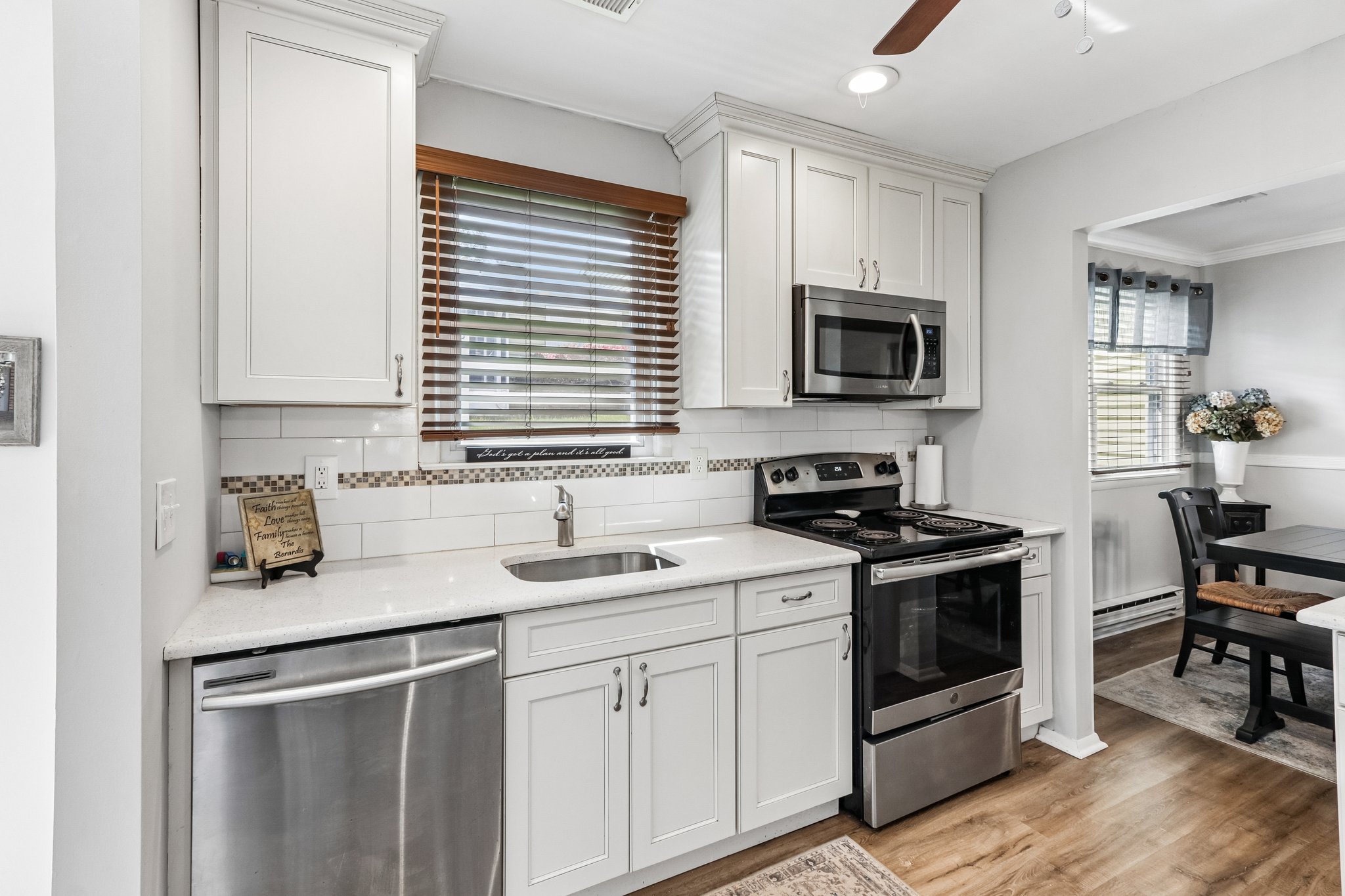 Chelsea Dr 70-S2404-032.jpg