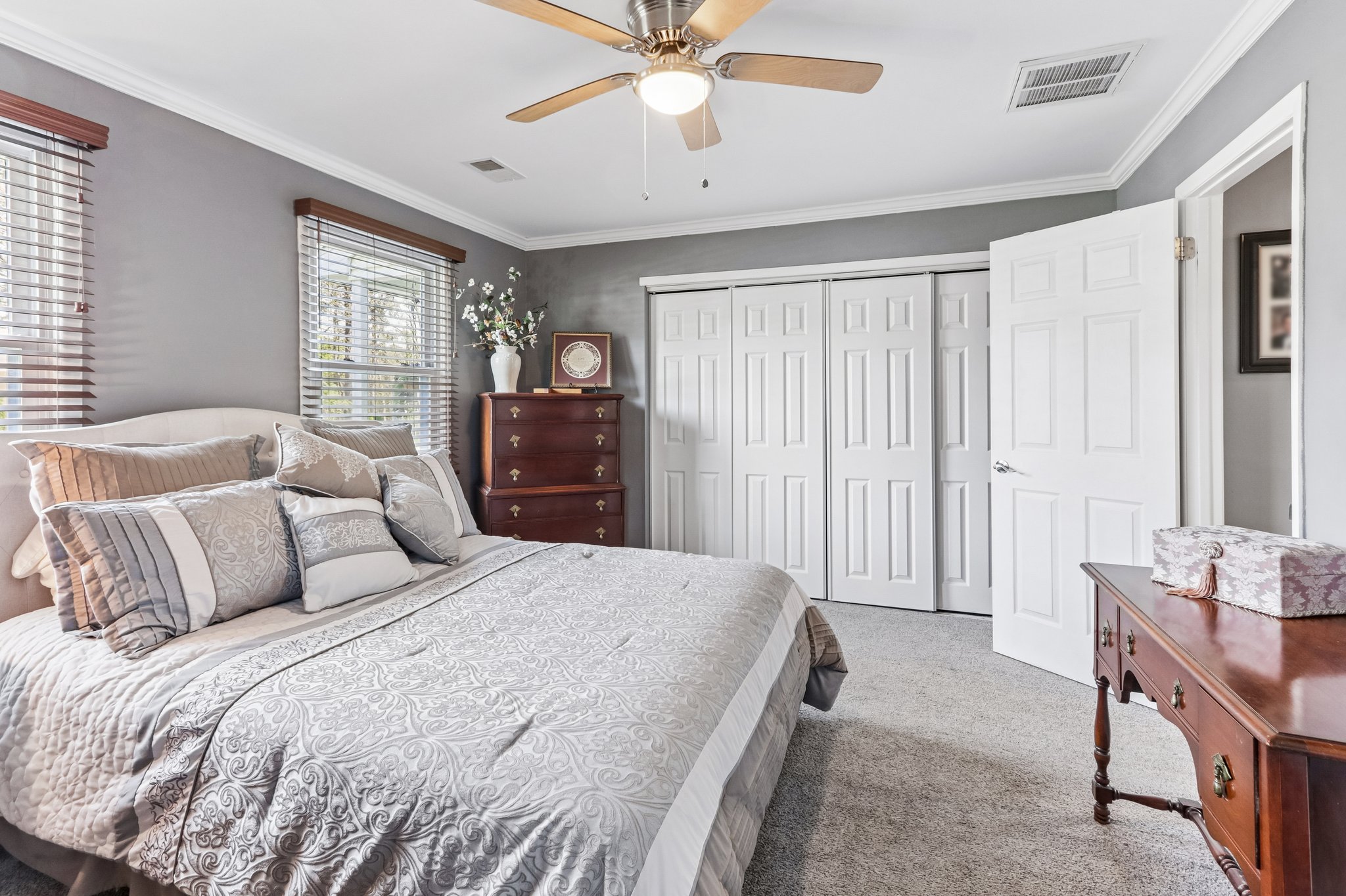 Chelsea Dr 70-S2404-036.jpg