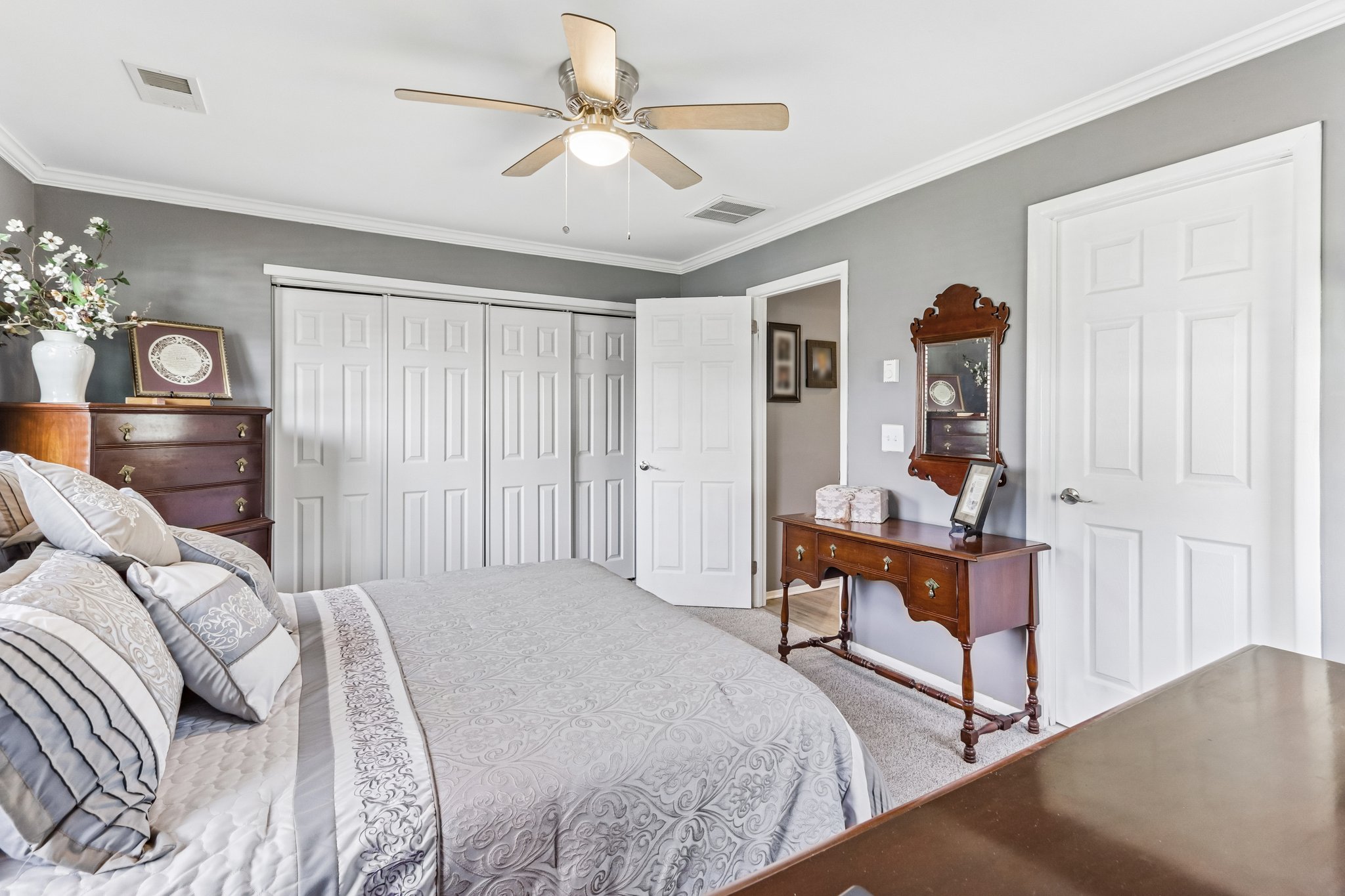 Chelsea Dr 70-S2404-037.jpg