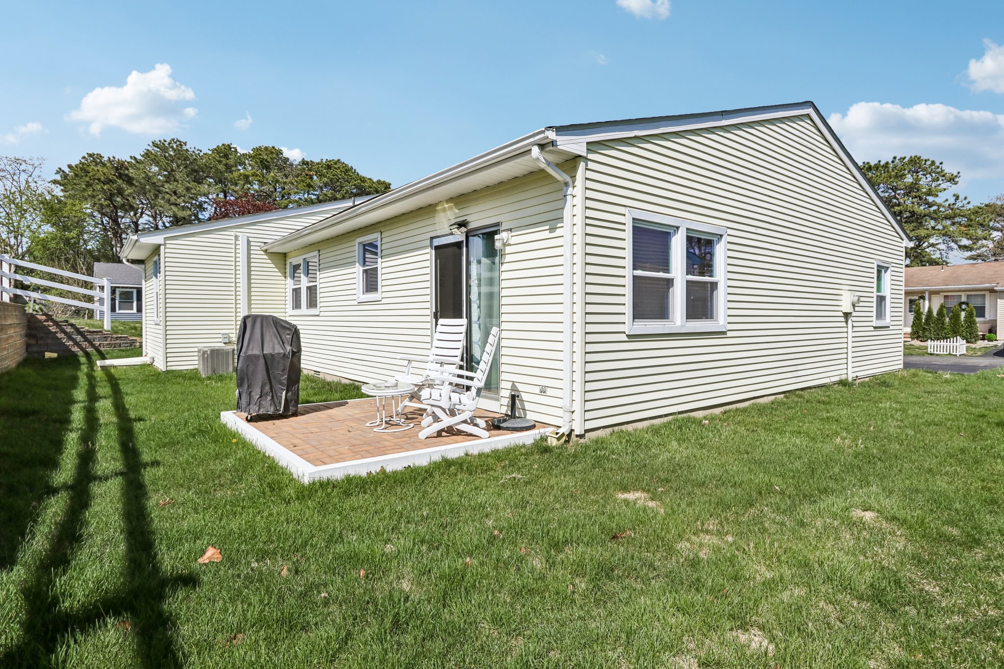 Chelsea Dr 70-S2404-046.jpg