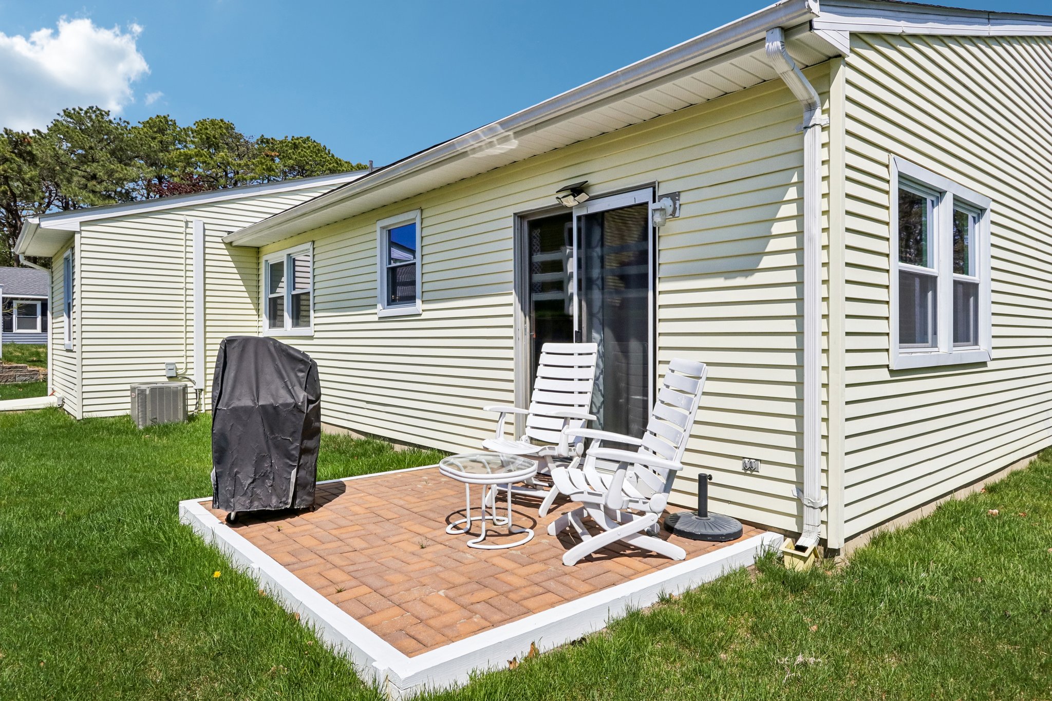 Chelsea Dr 70-S2404-047.jpg