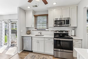 Chelsea Dr 70-S2404-025.jpg