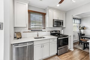 Chelsea Dr 70-S2404-032.jpg