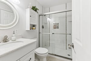 Chelsea Dr 70-S2404-033.jpg