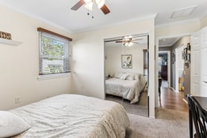 Chelsea Dr 70-S2404-042.jpg