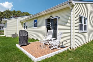 Chelsea Dr 70-S2404-047.jpg