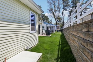 Chelsea Dr 70-S2404-048.jpg