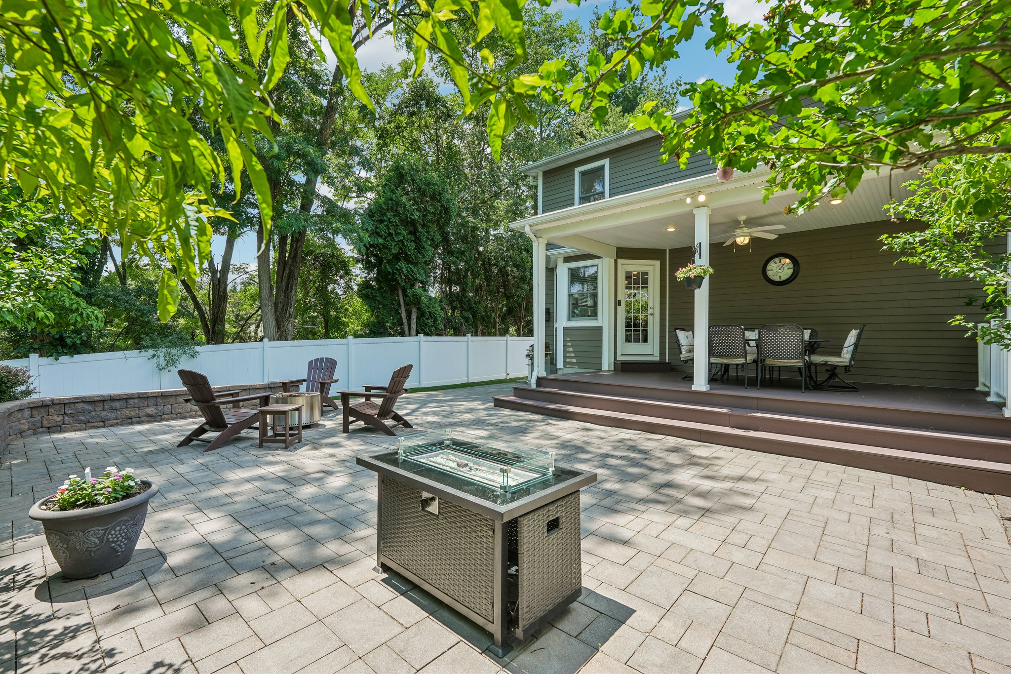 Chicopee Dr-S0407-076.jpg