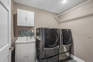 Chicopee Dr-S0407-049.jpg