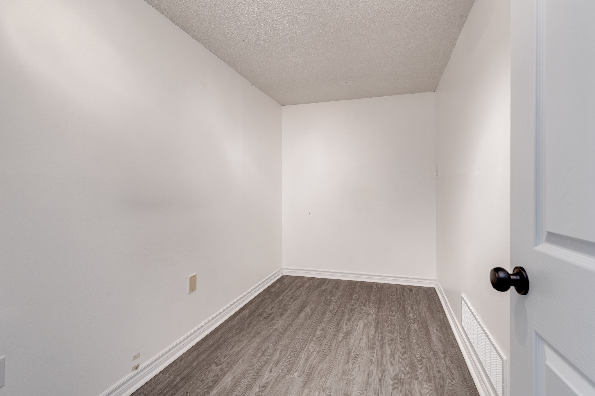 Barrie property showcase — delivered property photograph 13