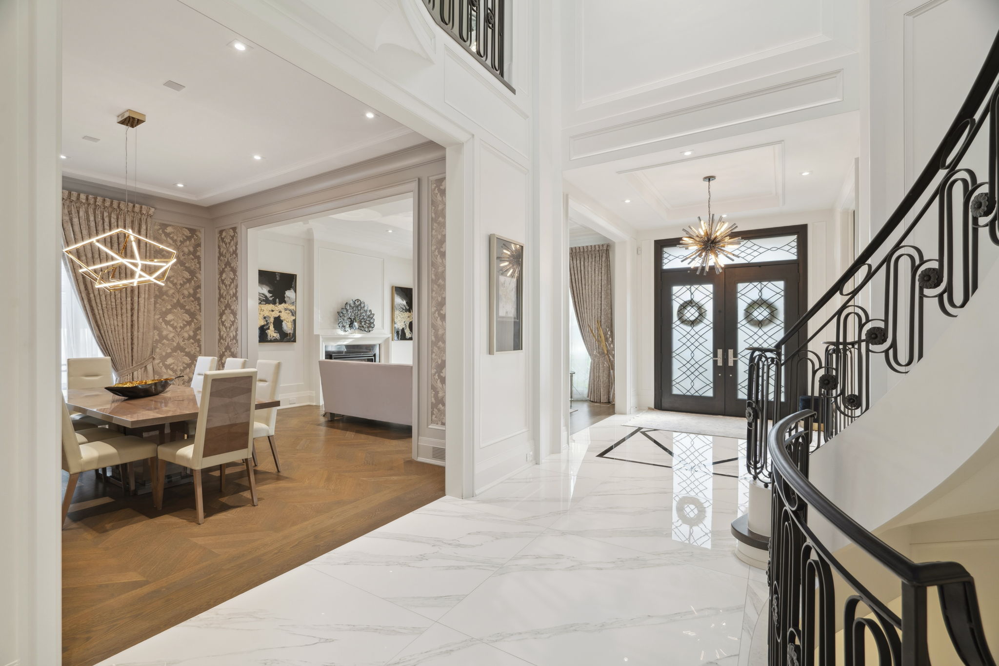 23 Lauderdale Dr Toronto, ON M2L 2A8