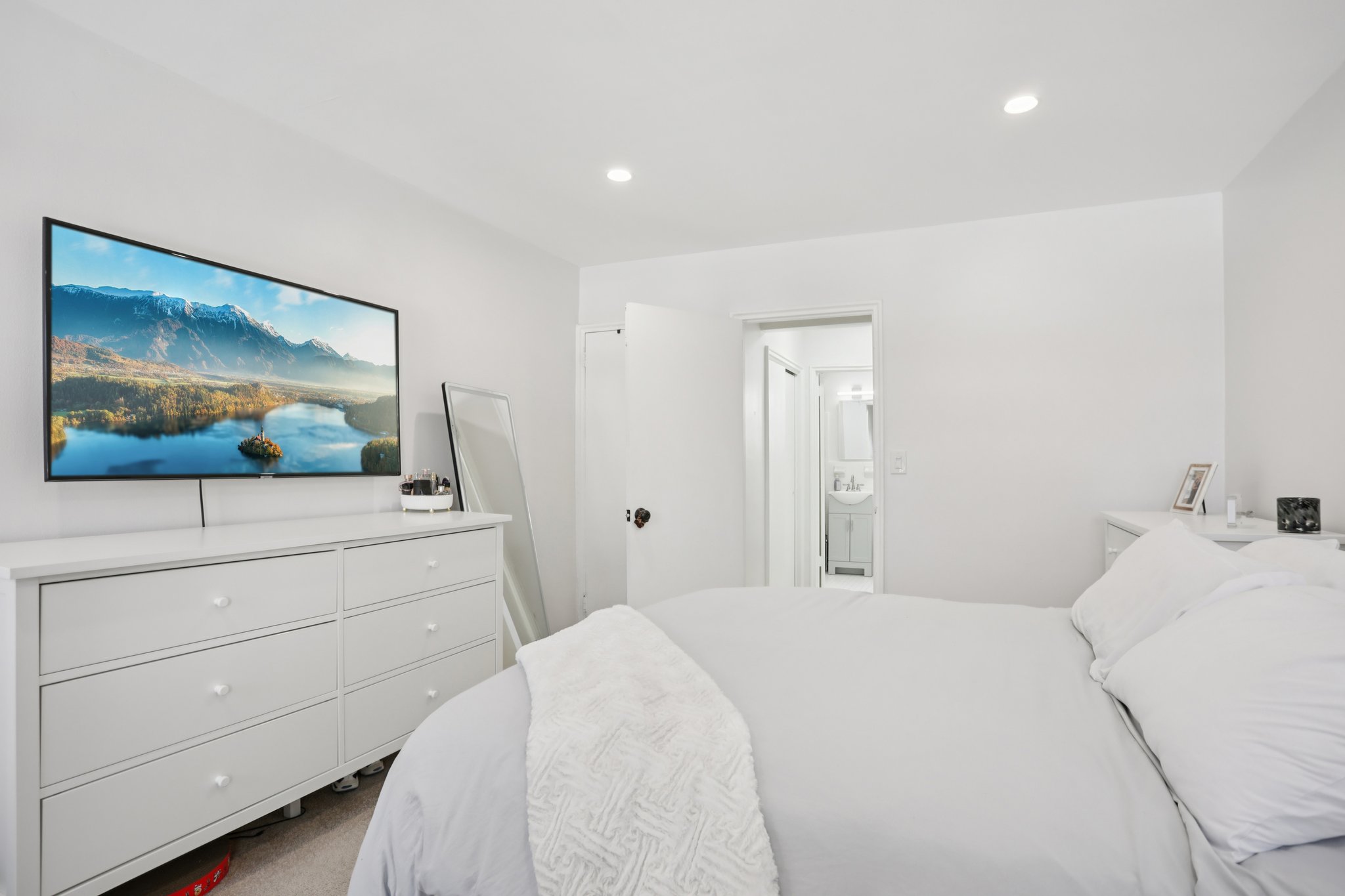 23 Lawrence Dr A-S0702-021.jpg