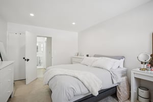 23 Lawrence Dr A-S0702-020.jpg