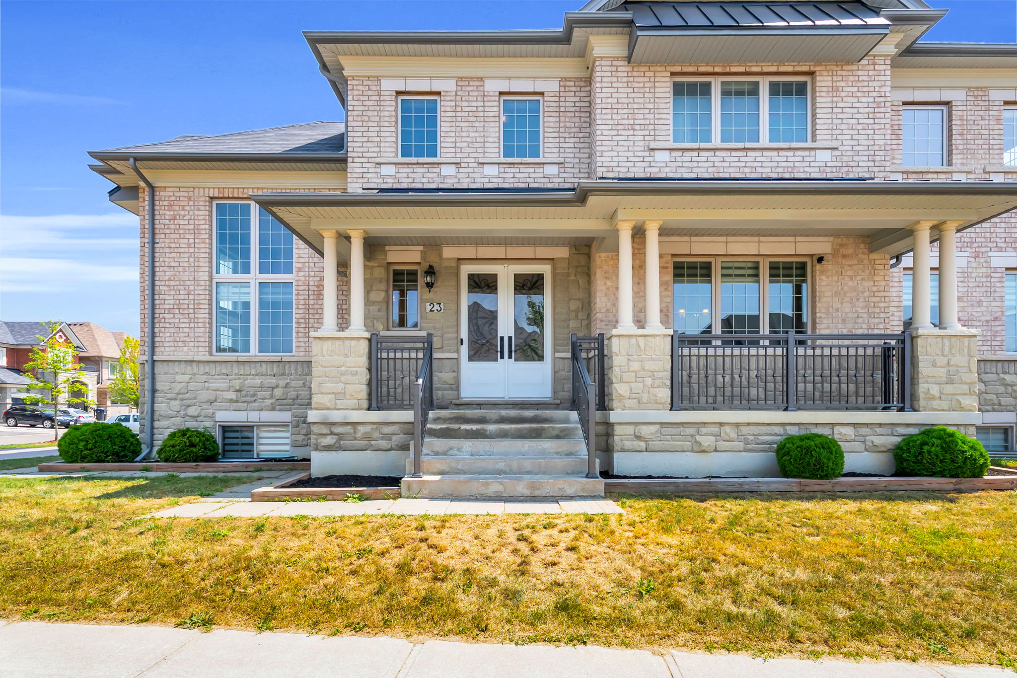 Front Porch/Entrance