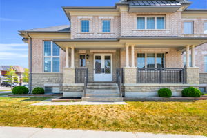 Front Porch/Entrance