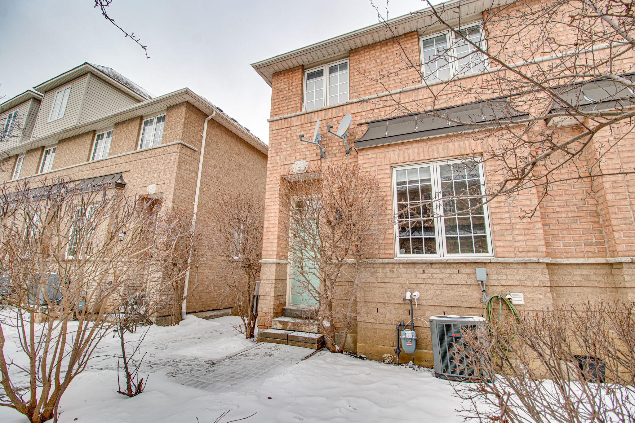 23 Observatory Ln Unit 256 Richmond Hill, ON L4C 0M7