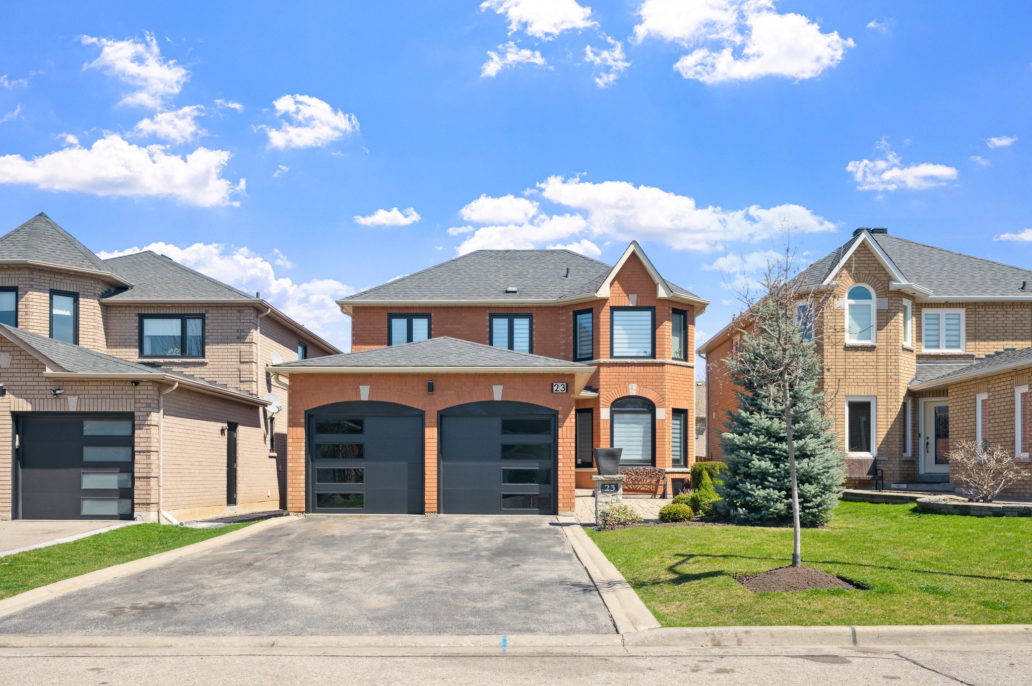 23 Oriah Ct Vaughan, ON L4J 8B3