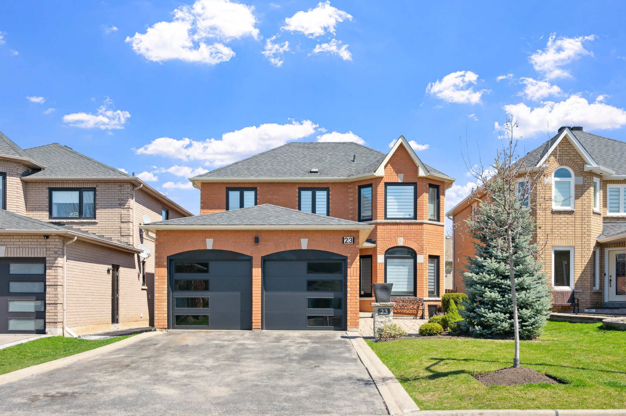 23 Oriah Ct Vaughan, ON L4J 8B3