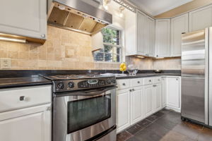 The premium JennAir range combines the precision of a natural gas cooktop ...