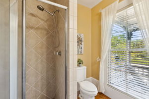 ... with floor-to ceiling tiled walk in shower.