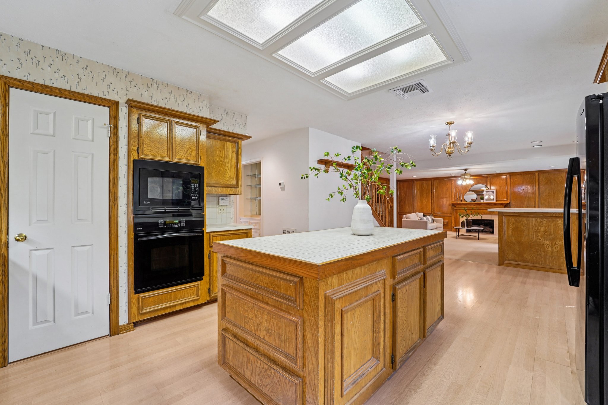 Twin Springs Pl-S2410-013.jpg