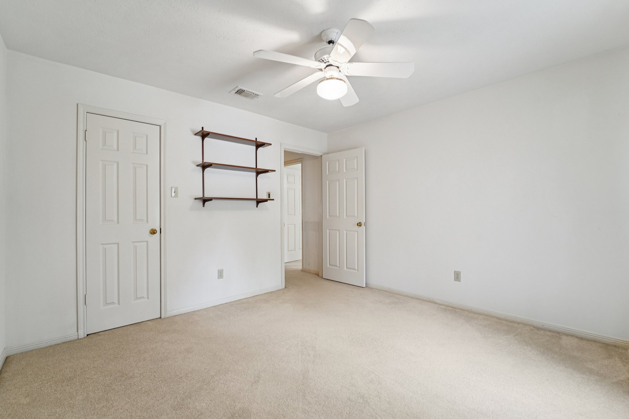 Twin Springs Pl-S2410-024.jpg