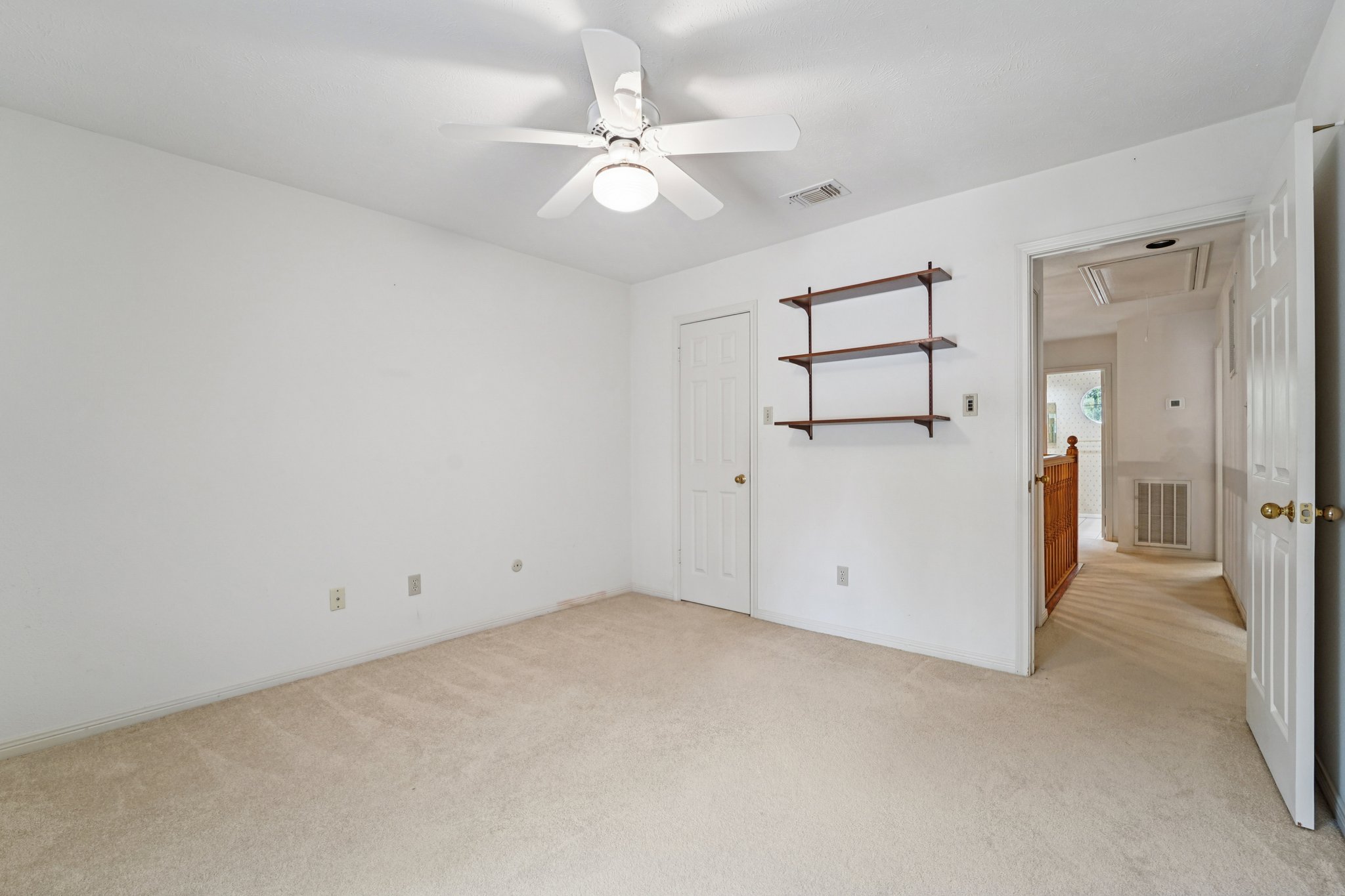 Twin Springs Pl-S2410-025.jpg