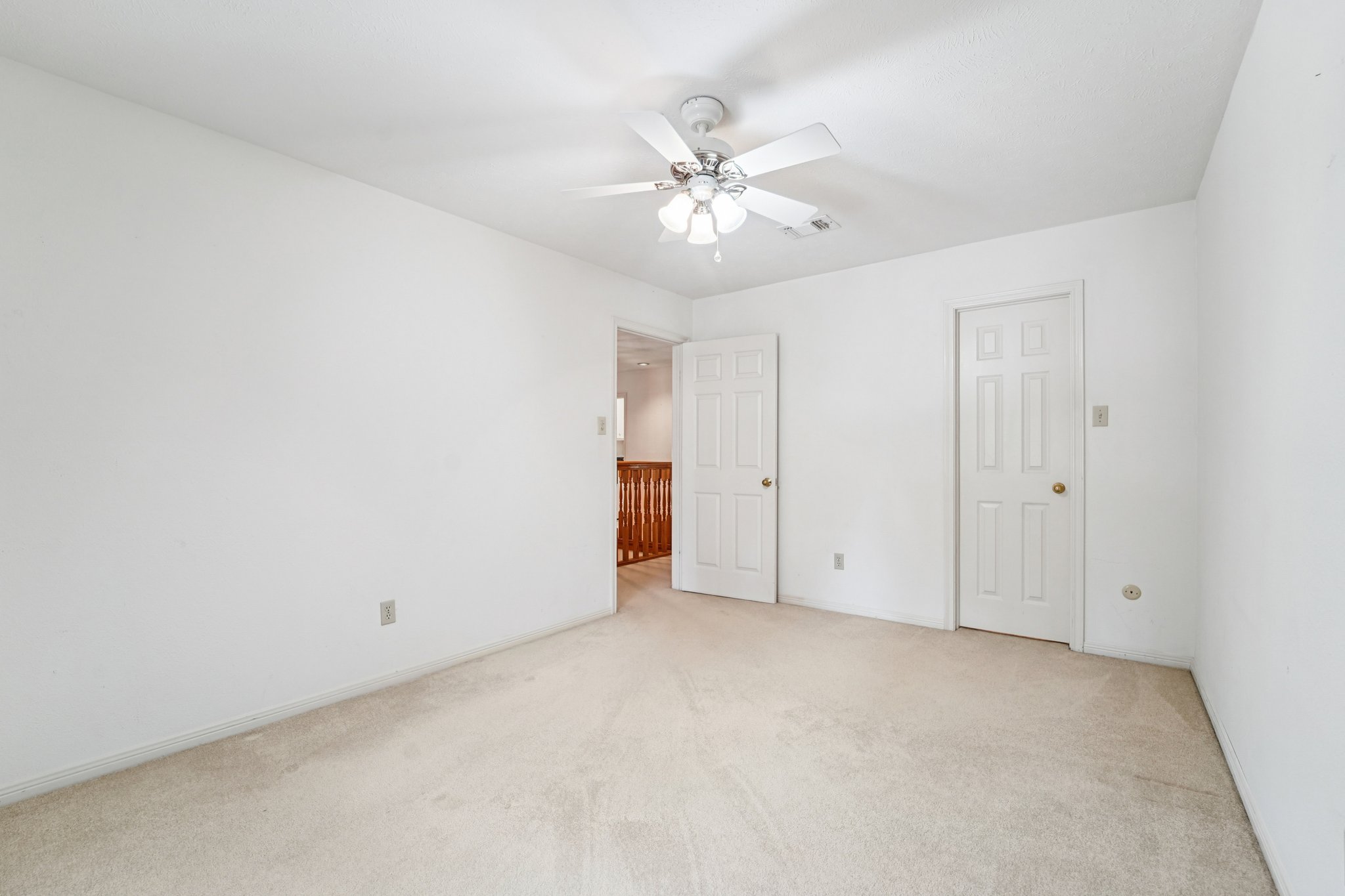 Twin Springs Pl-S2410-027.jpg