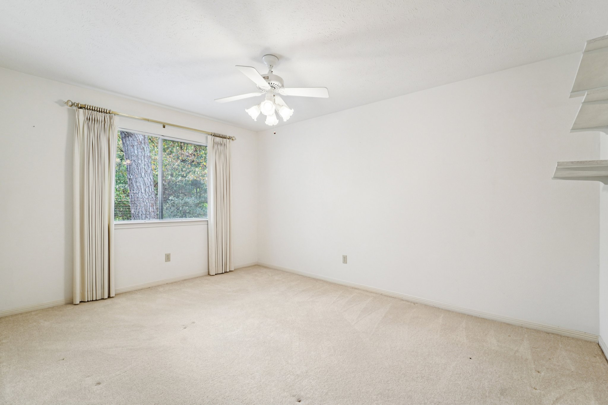 Twin Springs Pl-S2410-028.jpg