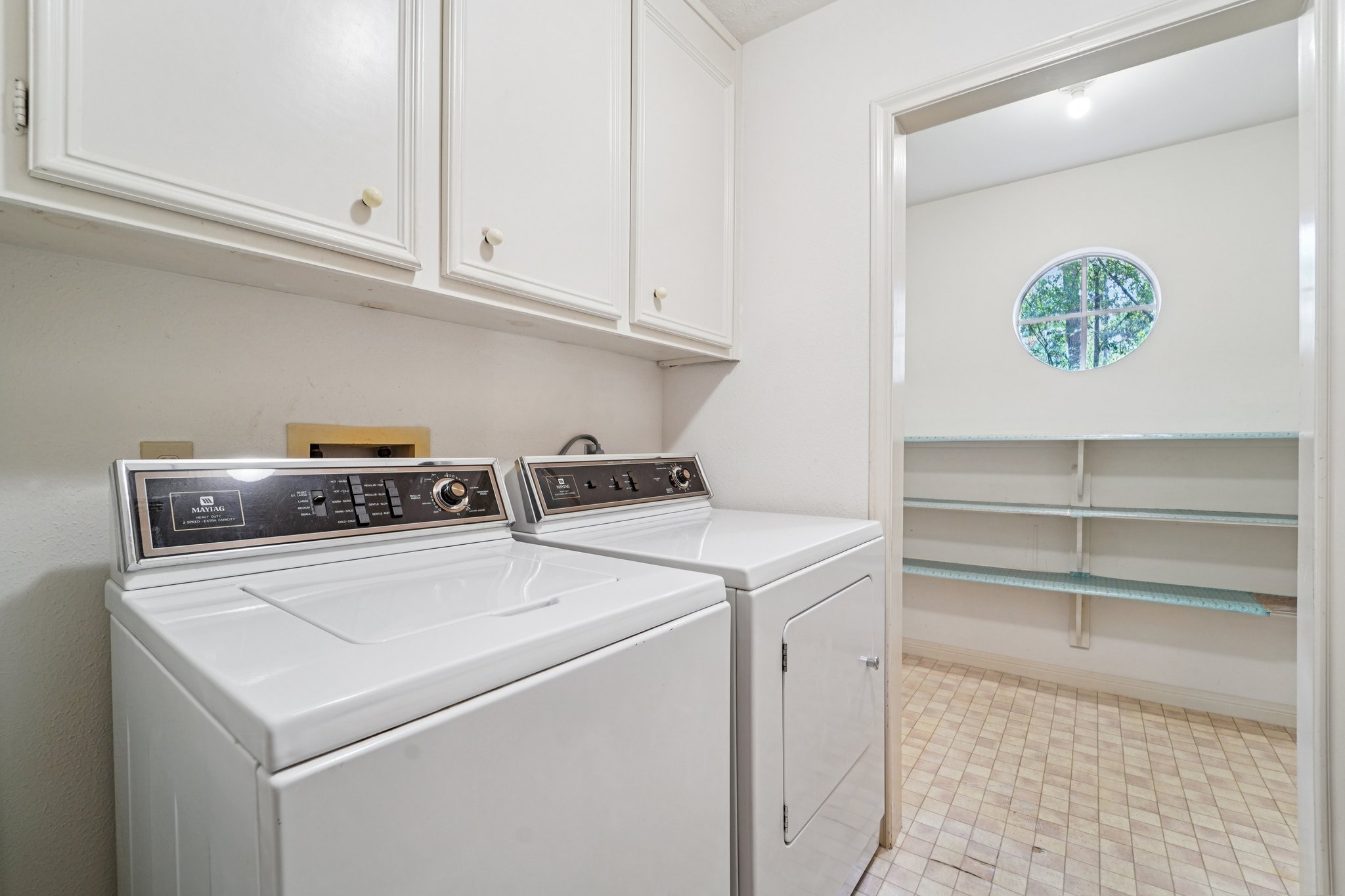 Twin Springs Pl-S2410-031.jpg