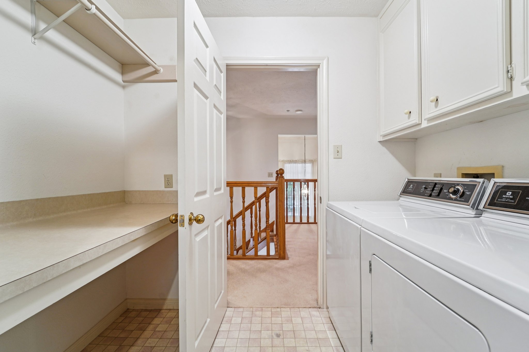 Twin Springs Pl-S2410-033.jpg