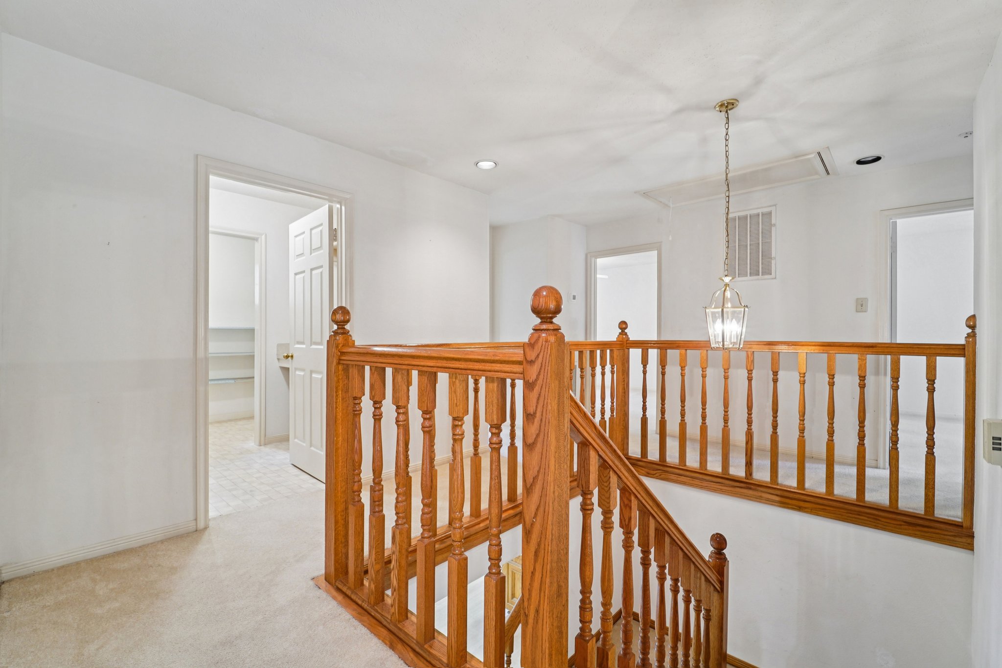 Twin Springs Pl-S2410-034.jpg