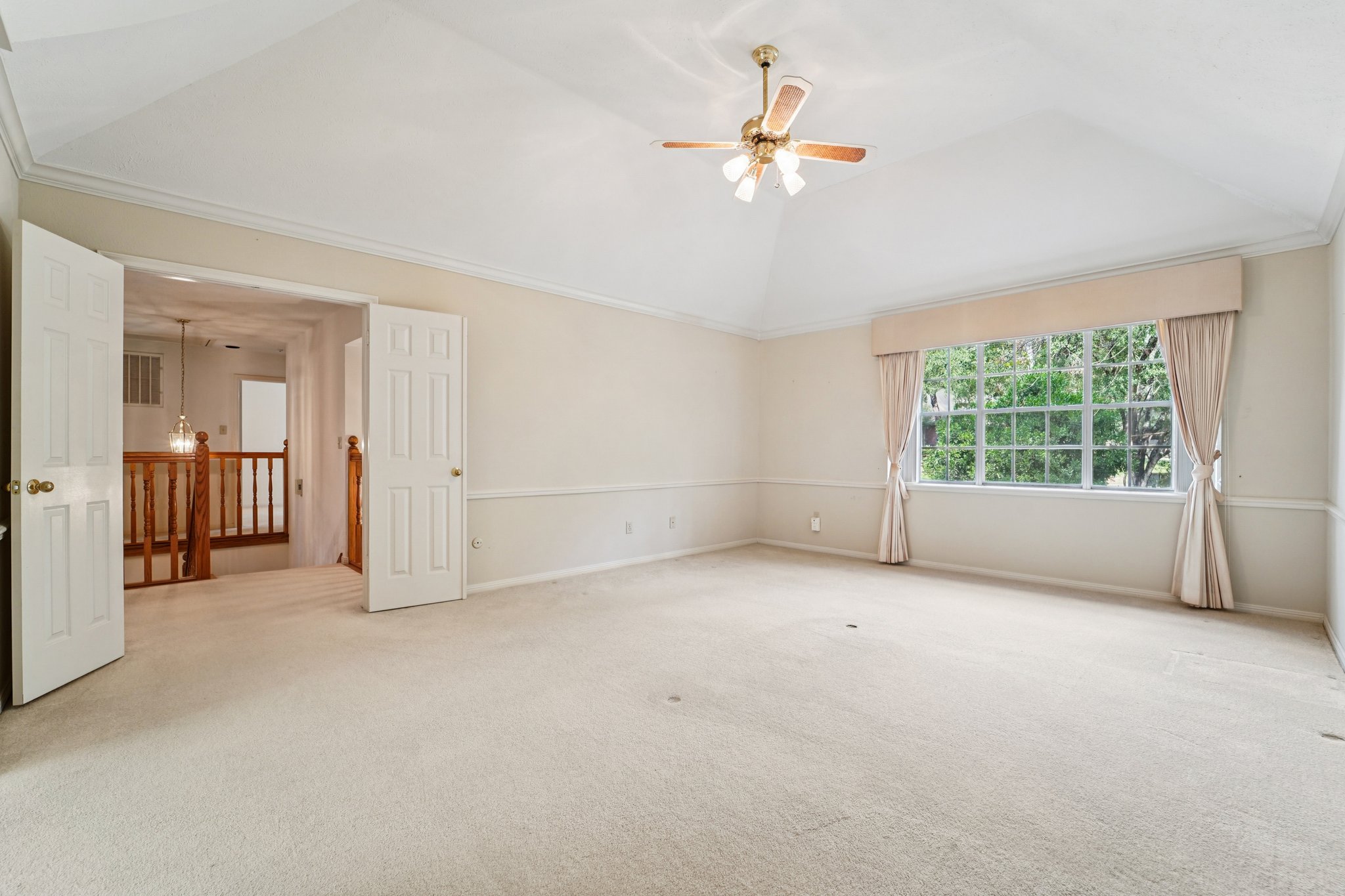 Twin Springs Pl-S2410-036.jpg