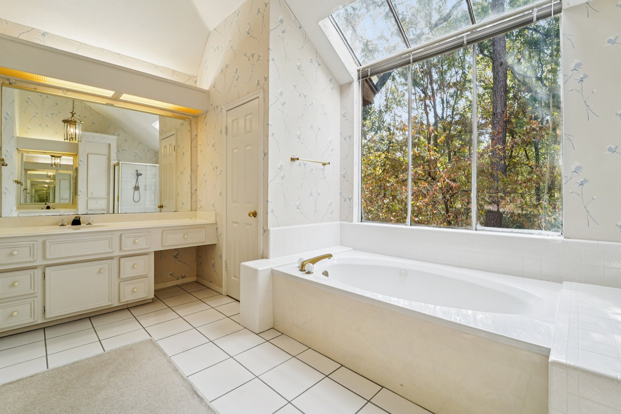 Twin Springs Pl-S2410-039.jpg