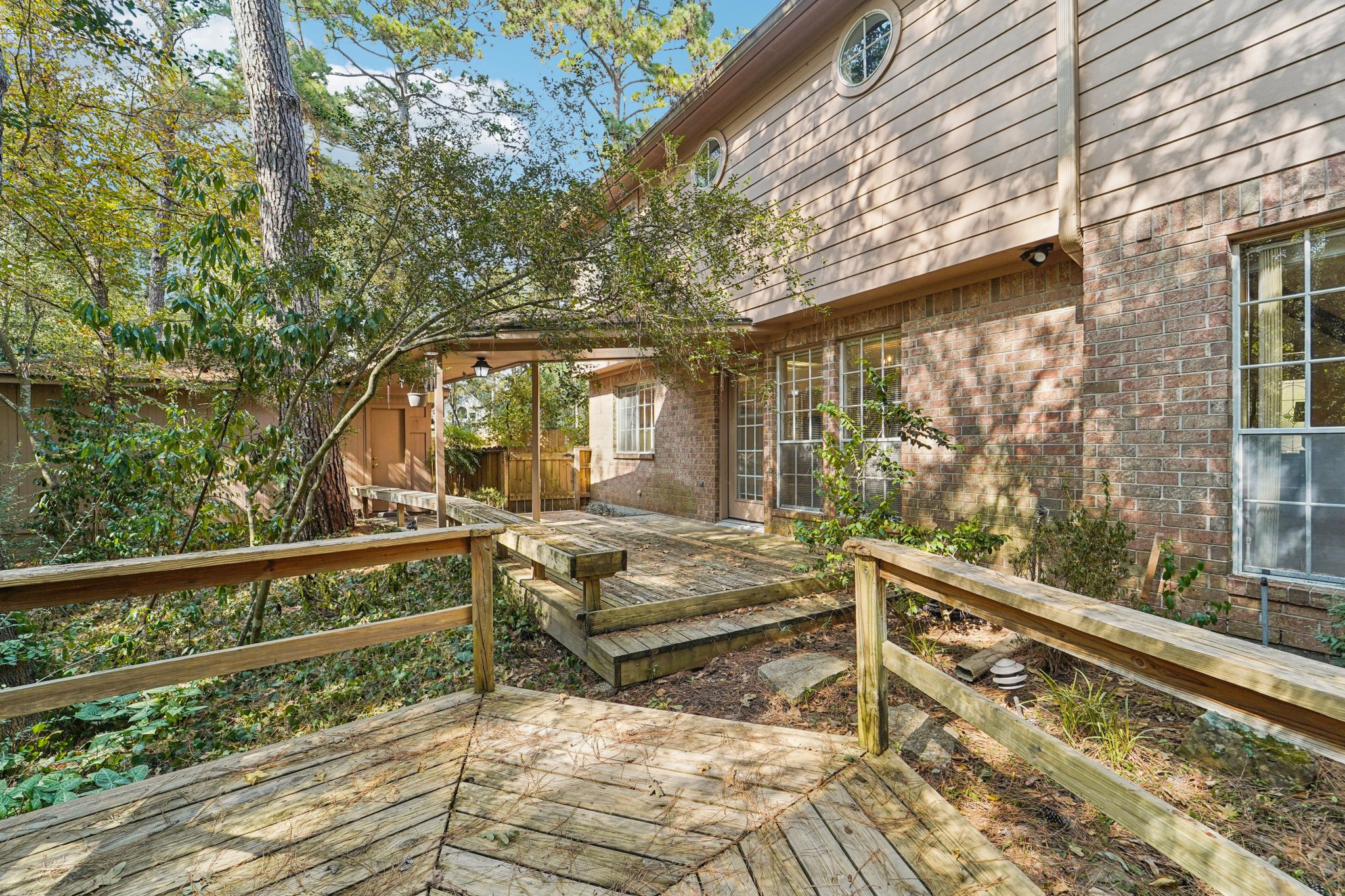 Twin Springs Pl-S2410-045.jpg