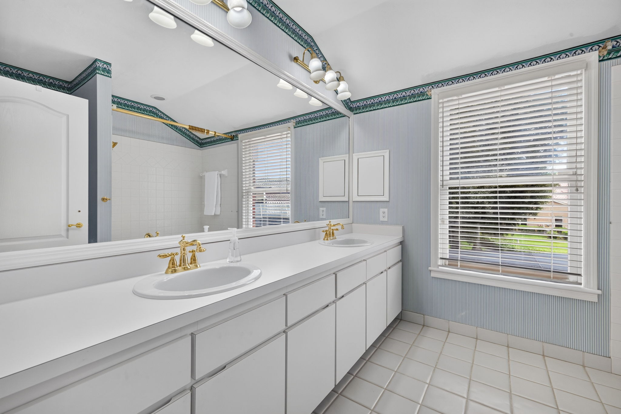 Guest Bathroom 2