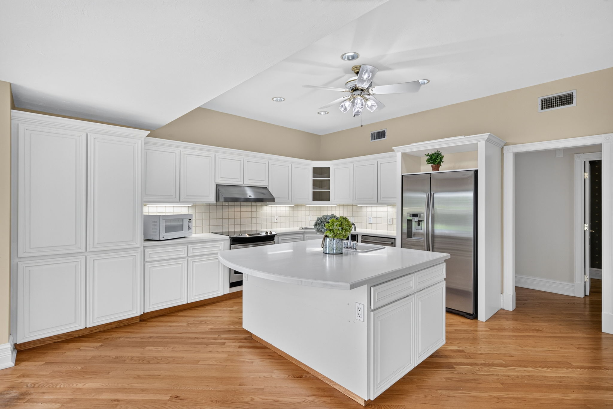 Kitchen 1 of 4